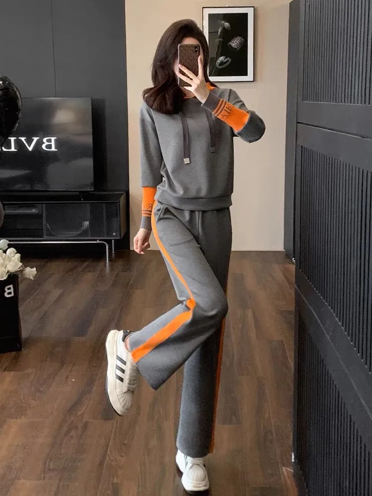 Autumn and winter clothing is matched with a complete set of fashionable and western-style Internet celebrity street casual spor