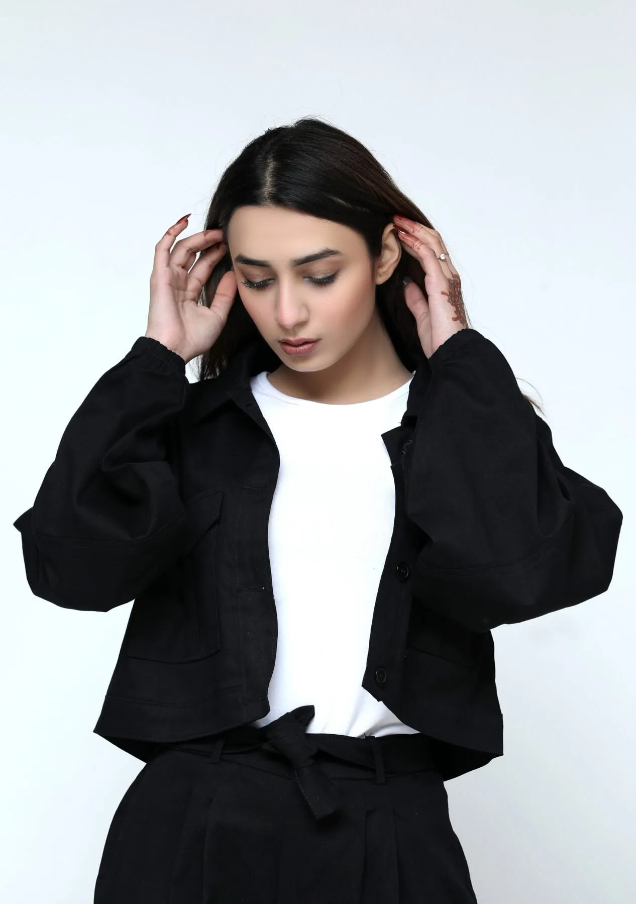 Cropped jacket with balloon sleeve - black