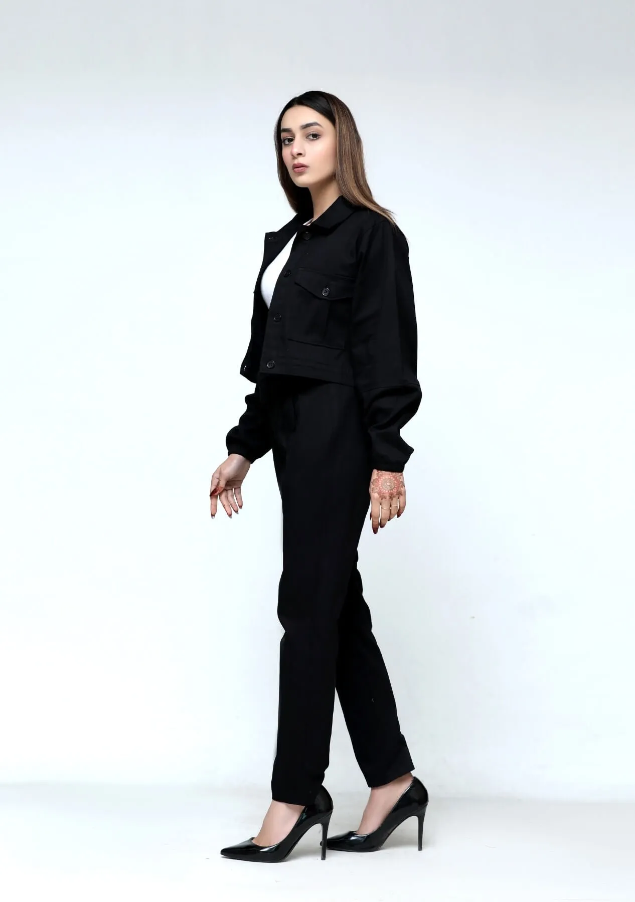 Cropped jacket with balloon sleeve - black