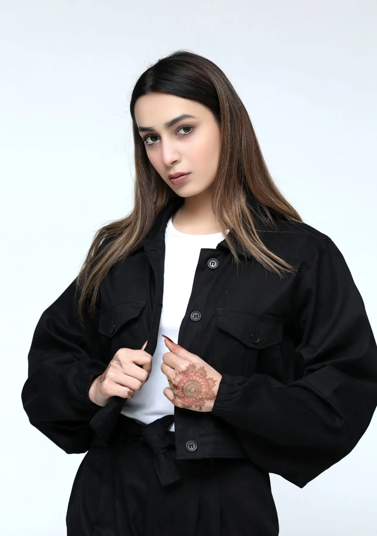 Cropped jacket with balloon sleeve - black