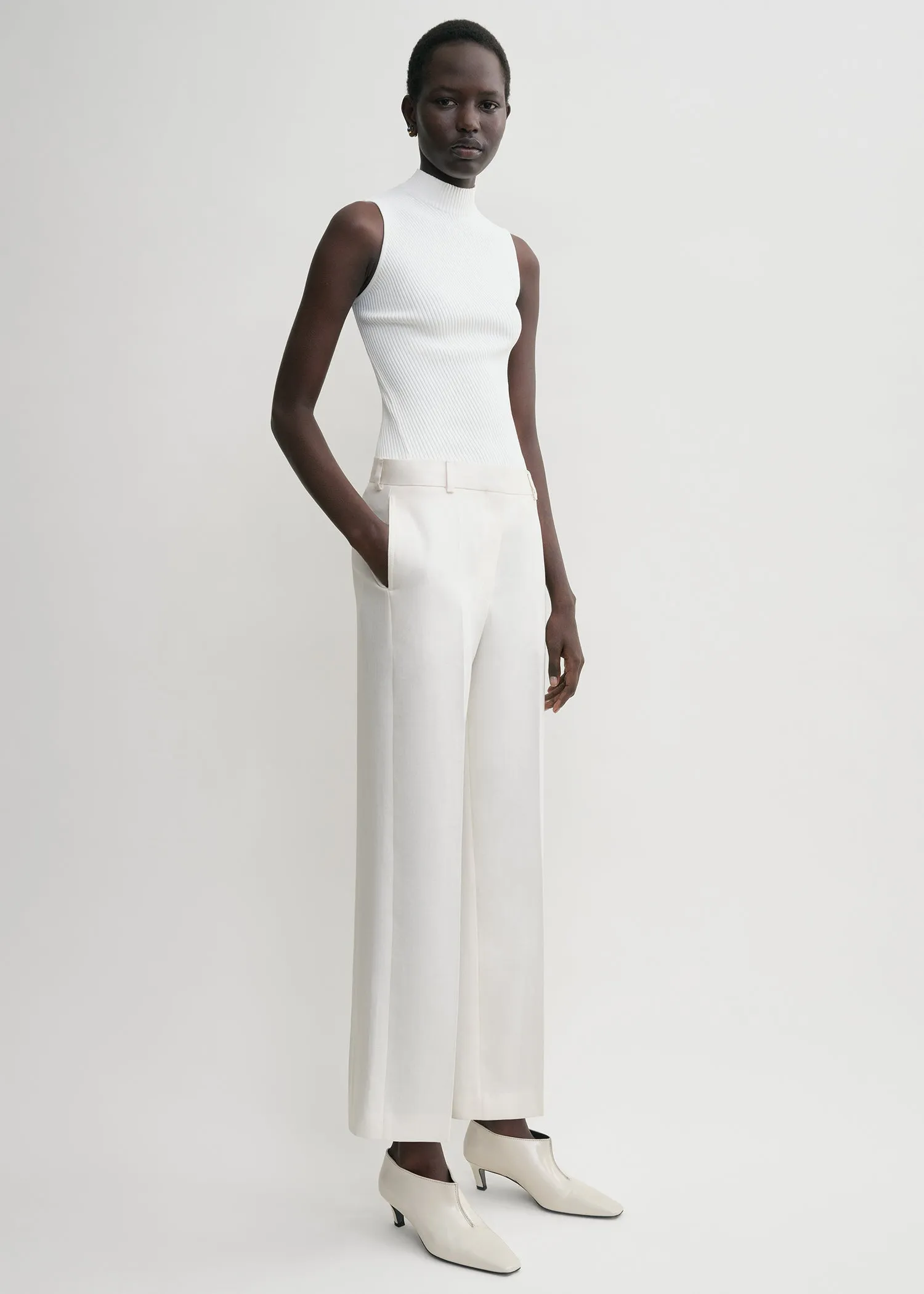 Straight cropped trousers off-white