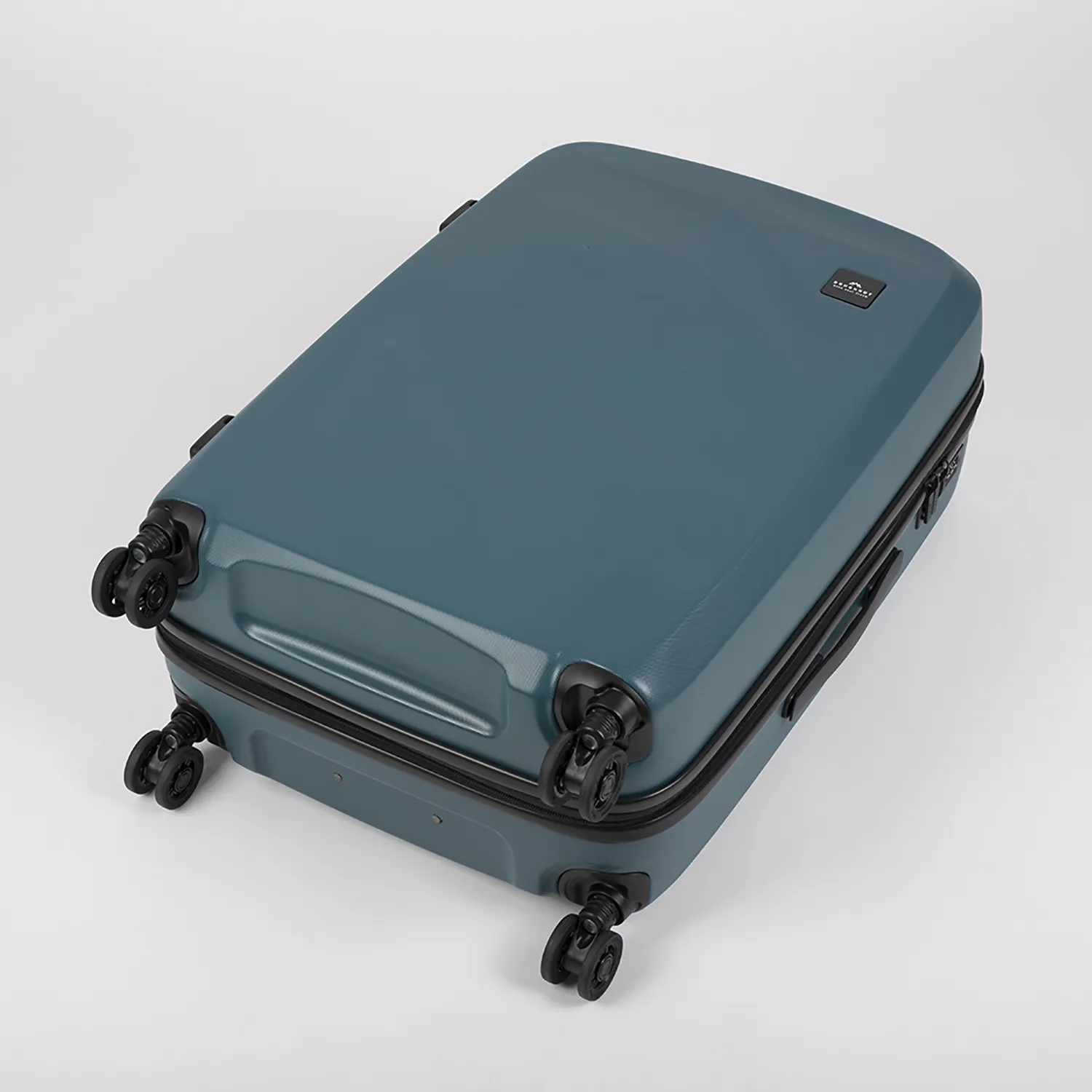 Waves Luggage Medium