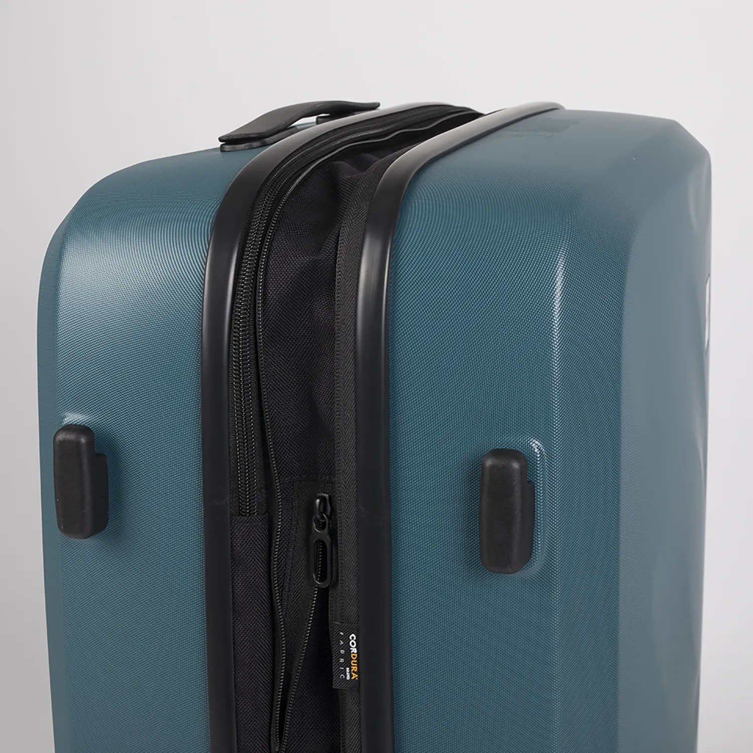 Waves Luggage Medium