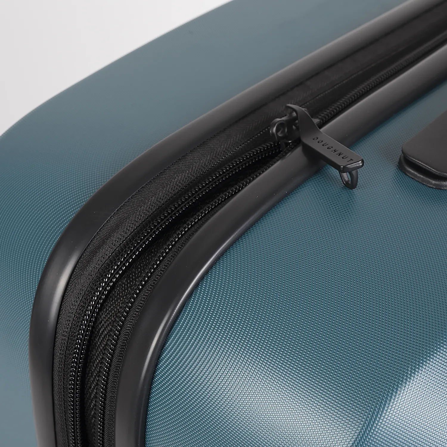 Waves Luggage Medium