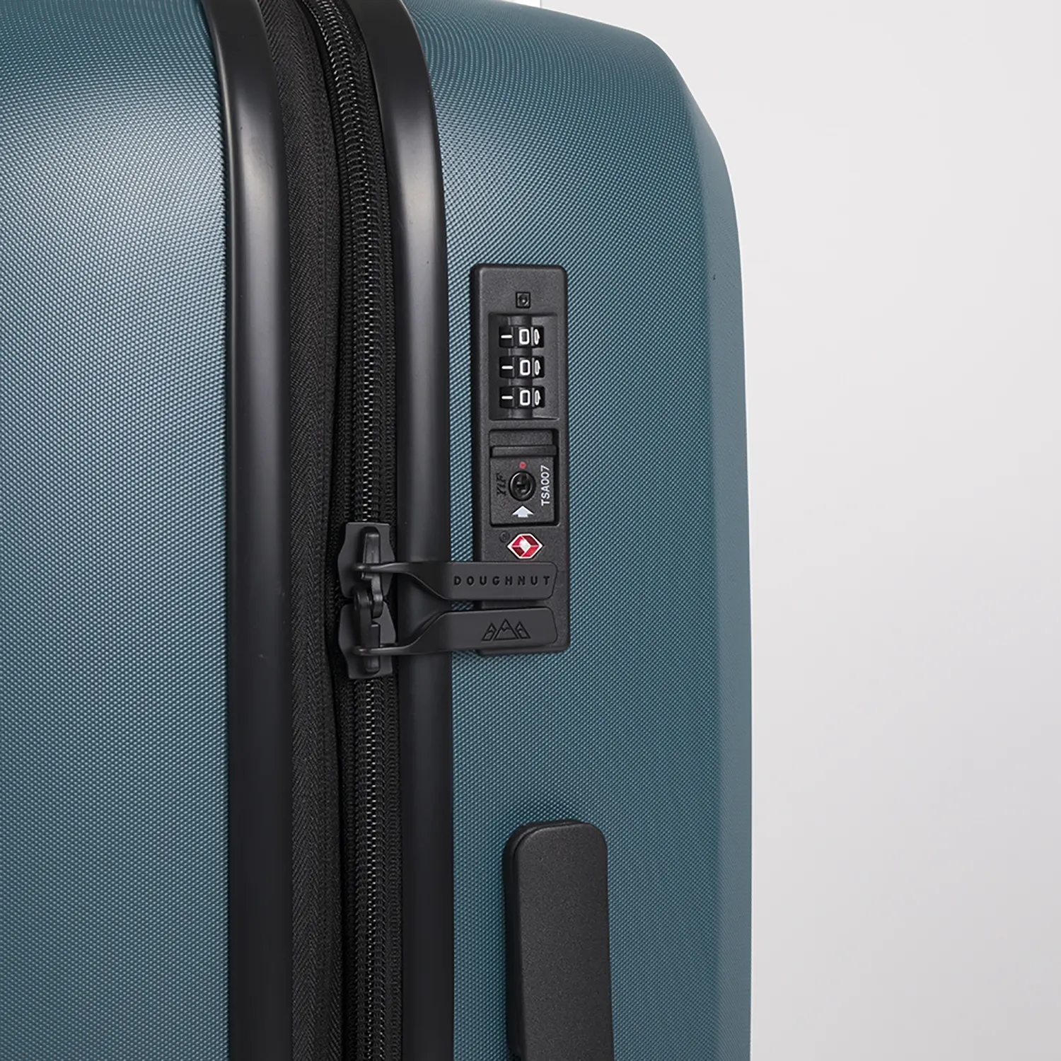 Waves Luggage Medium